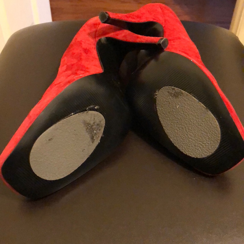 Heels - Picture 4 of 4